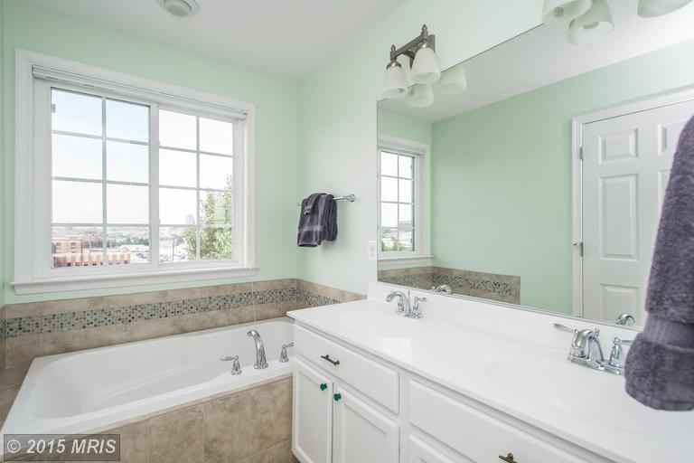 BA8726286 - Bath (Master)